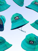 Cargar imagen en el visor de la galería, Gorro de Cometa de Kite Reciclada
